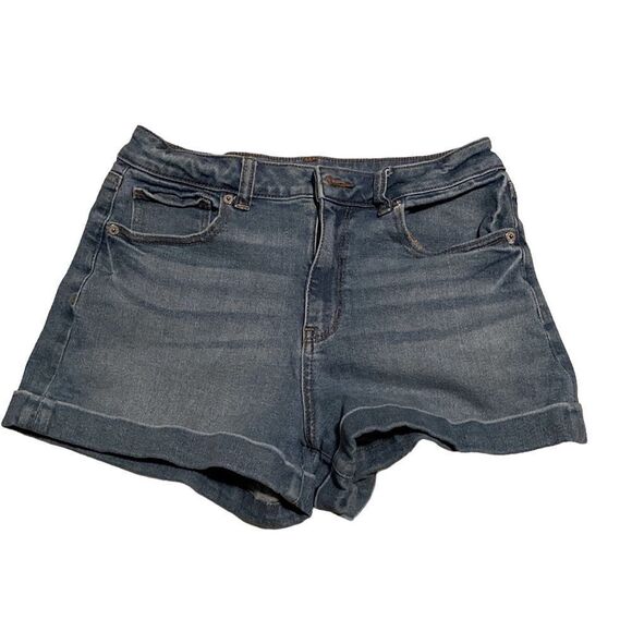 American Eagle women’s cuffed denim shorts. Size4 - Picture 1 of 4